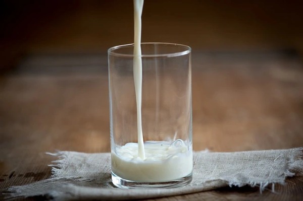 玉ねぎを生で食べるメリットやデメリットって何?気を付けるべきポイントも解説!