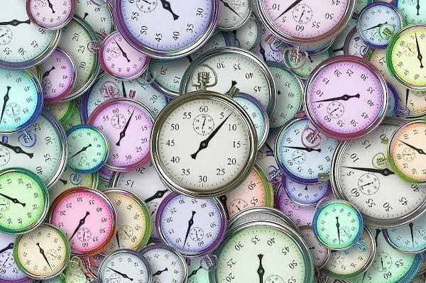 世界の時計が全て止まったらどうなる? 社会的混乱の他にメリットも