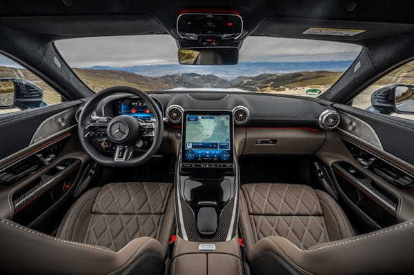 2+2仕様を新設定した新型メルセデスAMG GTクーペが日本デビュー