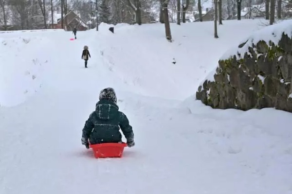 札幌の雪遊びスポット4選。そりやチューブ滑りなどアクティビティを満喫！