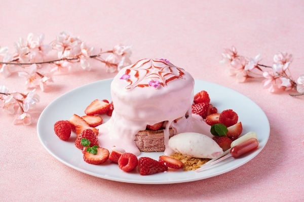 桜と苺のスフレパンケーキ＆フォレノワールパフェ