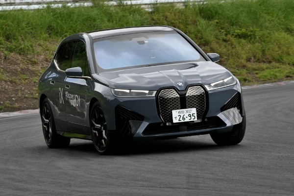 猛暑のサーキットもなんのその! 富士スピードウェイ「BMWワンメイクドライビングレッスン」は今回も大盛況