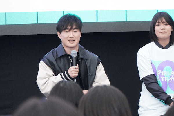 FIAガールズ・オン・トラックでF1ドライバー・角田裕毅選手が12歳の女の子に語った「言い訳をしないこと」の大切さとは