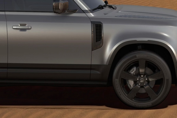 「DEFENDER EASTNOR DARKEDITION(ディフェンダー イースナー ダーク エディション)」を、限定170台で受注開始