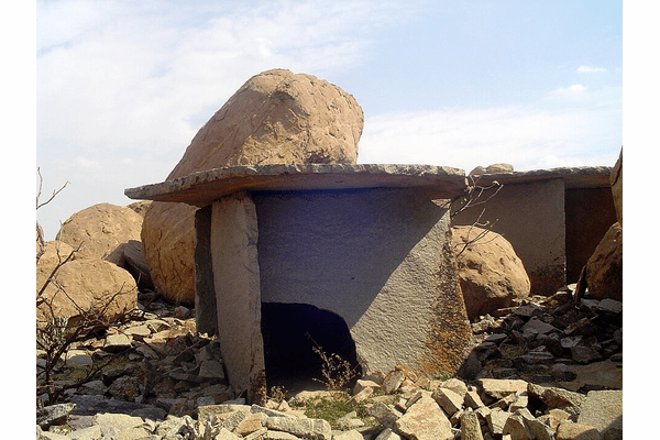 インドの辺境に「小人の村」が実在した？ 1000の石の家を建てた“失われた種族”の正体とは？の画像2