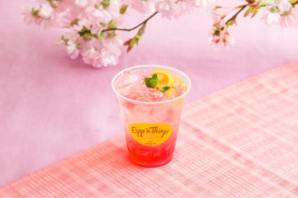 Eggs ’n Thingsから初となるお花見シーズン限定の桜メニューが登場！「桜パンケーキ」「あんバタークレープ」3月23日（木）～4月17日（月）まで販売