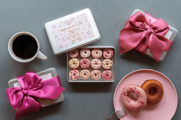 Maison de FLEURとkoe donutsが初のコラボレーション・アンティークローズをイメージした限定クッキー缶を発売!