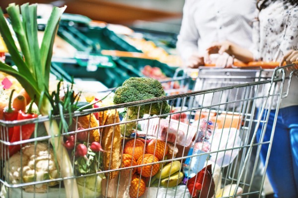 相次ぐ値上げで消費者の「買い回り・価格優先」行動が加速……流通業が取るべき囲い込み策とは？
