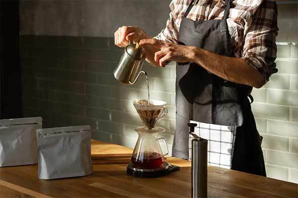 コーヒーの味はペーパーフィルターで変わる? フィルターの種類や使い方も紹介