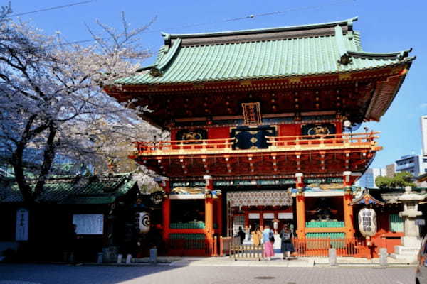 浅草で行われる浅草神社例大祭。「三社祭」ともいわれるけれど、どこか3つの神社のことなの?