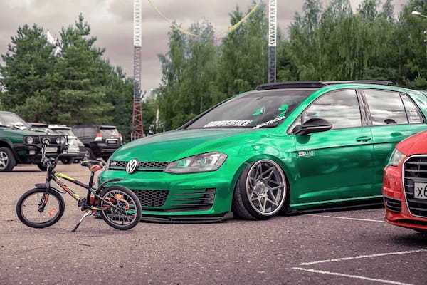 エアサスとは?エアサスペンションの仕組みと構造、装着・車検費用や乗り心地は?