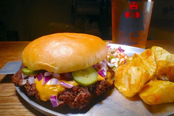 「バーガー×ビール」は黄金のウマさ!! “最強のコンビ”が味わえる都内の名店7選