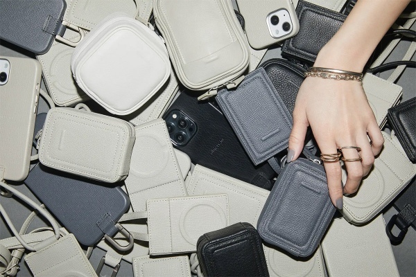 土屋鞄製造所の「iPhone用ショルダーバッグMagWear」が話題！ – 革好きには垂涎もの！