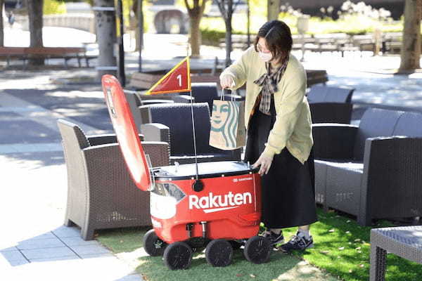 楽天、つくば市で自動配送ロボット実用化　西友とスタバの商品を毎日配送