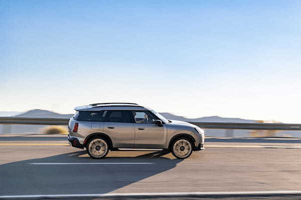 運転の楽しさと機能性が再定義された新型MINI Countryman S ALL4