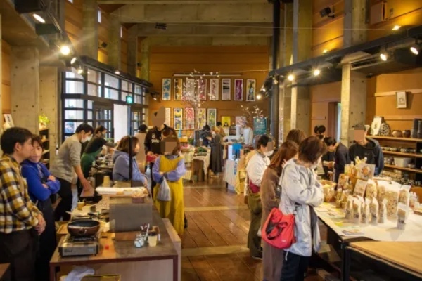 【天草市】朝ごはんから絵付けまで!毎月第4日曜日に行われる「まるおの朝市」はまるでテーマパーク!