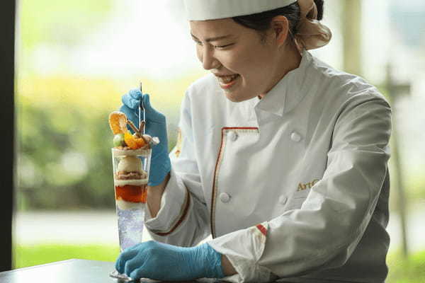 親子で食べたいお子様向けスイーツが5年ぶりに復活!自分で完成させる仕様のパフェは、まるでパティシエ気分!「こどものごほうびパフェ~Fruit & Pudding~」ゴールデンウイーク期間だけの限定販売