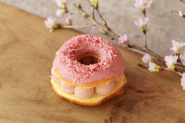 【koe donuts】日本の春を味わう新メニュー・旬のいちごと桜をあわせた限定のドーナツメルトが登場!
