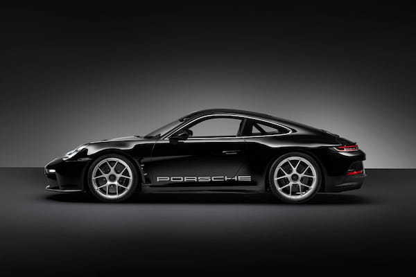 ポルシェ911 シリーズ最軽量「911 S/T」は、 自然吸気525馬力ボクサーエンジン搭載の60周年記念モデル