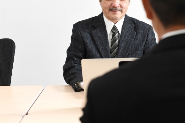 公務員の魅力は安定した収入。気になる平均年収や公務員になる方法