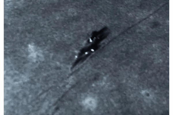 月の裏側に墜落した“UFO”か?研究者が発見した「長さ190mの金属物体」が不自然すぎるの画像2