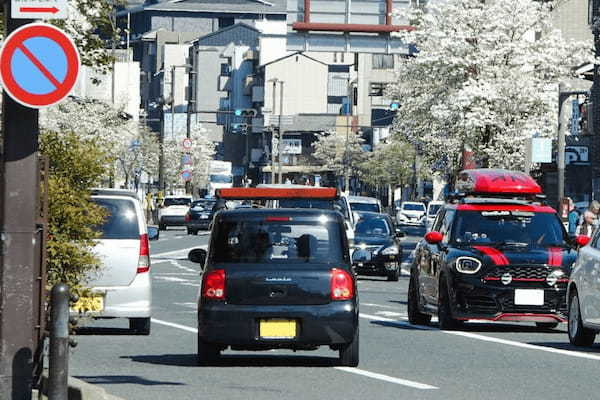 追い越された車が悪くなることも？追い越し追突事故の過失割合は「事例を見ても参考にならない」ってホント？