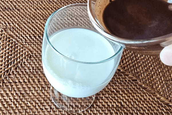 家で、カフェレベルの「アイスココア」作る方法　コップに注ぐ順番が超重要だった