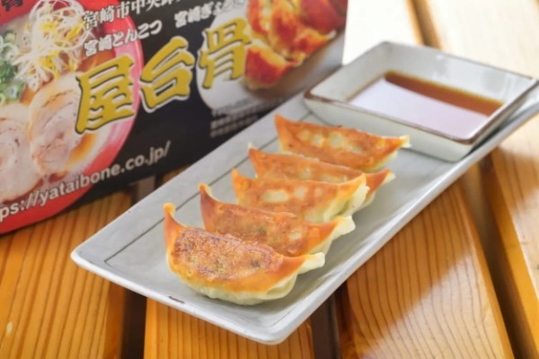 宇都宮・浜松を抑え「日本一の餃子の街」は○○県! オススメの名店餃子お取り寄せを紹介!