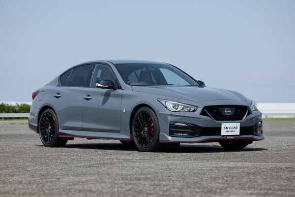 日産スカイライン400Rをベースにチューンした「スカイラインNISMO」と「スカイラインNISMO Limited」を発表