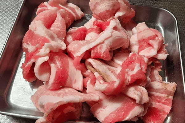 「めっちゃ元気になれそう」 くまの限界食堂の「にら豚焼きそば」が最強のスタミナ飯だった