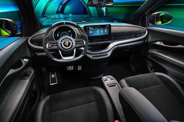 アバルト初のEV「500e」 EVなのにレコードモンツァのエキゾーストノートを忠実に再現