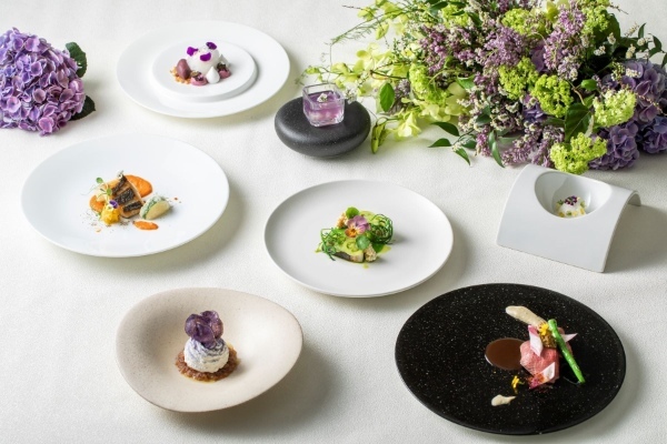 今年の“母の日”は5月14日（日）！ブッフェ、鉄板焼き、フレンチ、アフタヌーンティーを楽しめる各レストランで、母の日向けのお祝いプラン登場！『母の日のお祝いプラン各種』販売