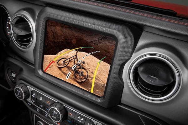電動開閉式のソフトトップ採用の特別版! 限定車「ジープ ラングラー アンリミテッド サハラパワー トップ」発表