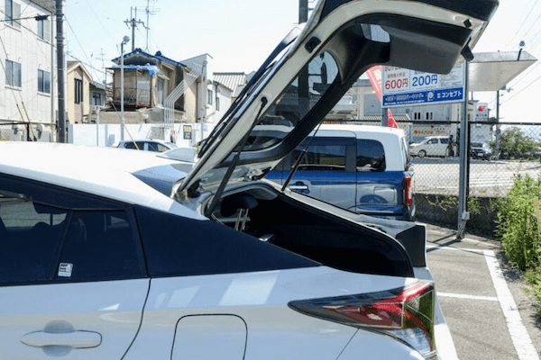 ガソリンスタンドなのに「給油できません」京アニ事件の後にルールが厳格化された”詰め替え販売”って何？