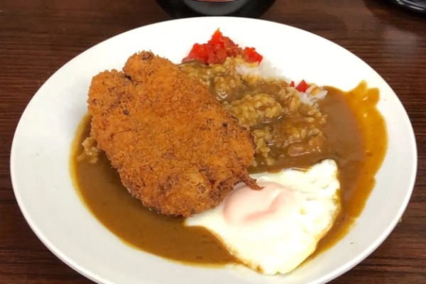 「カレーの具は何が好き？」ハンバーグ、メンチ、シュウマイ。“意外コラボ”が美味い店【都内7選】
