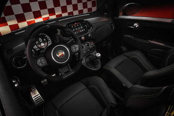 わずか1,368台! T-Jetエンジンオマージュの限定モデル、新型「アバルト695 75周年アニヴェルサリオ」