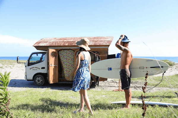 パタゴニアが主催する＜Worn Wear Surf Tour＞に帯同し、OVERVIEW COFFEE TRUCKによるカフェ営業と、循環性の高いツアー運営プログラムを実践します。