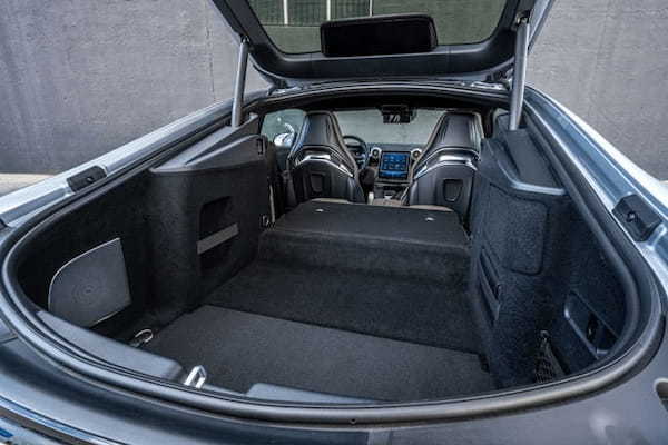 2+2仕様を新設定した新型メルセデスAMG GTクーペが日本デビュー