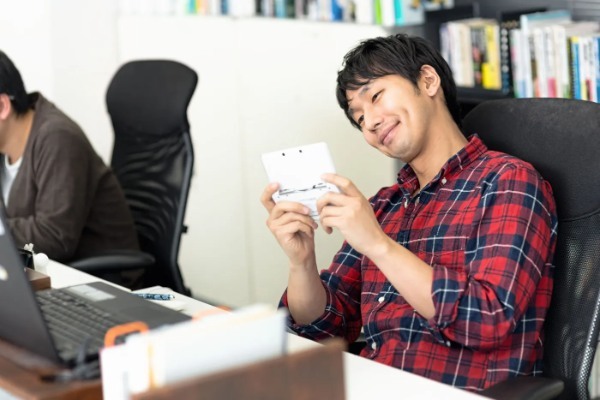 仕事をサボる人の特徴とは？サボりたくなる原因と解決法をご紹介！
