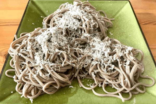 茹でた蕎麦に“アレ”かけてみて! Aosトラットリアの食べ方が激ウマすぎた