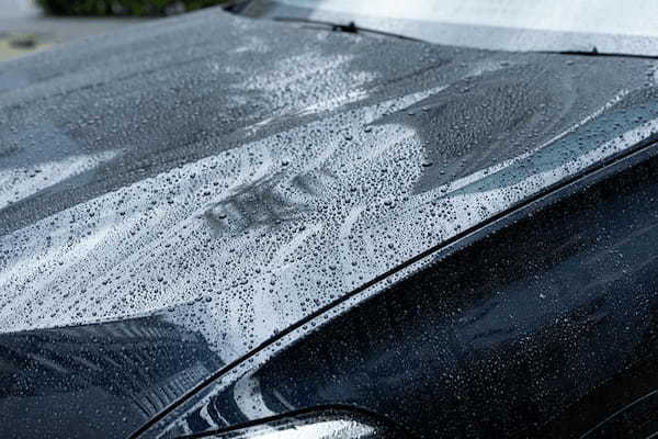 「車の部品は雨に弱い？」ボディの劣化だけじゃない、足回りや電装系にも注意が必要なその理由