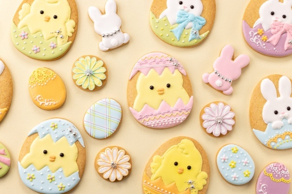 ホテルオリジナルチョコレートも味わえる卵ケースに詰めた卵型チョコが登場！　手土産にもおすすめ！「イースター スイーツ」コレクション