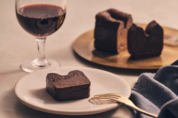 創業42年を誇るチョコレート会社から“やめられないチョコレート体験”を提供する新ブランドMaison Bromagee誕生「禁断の幸せフォンダンショコラ」と「禁断の幸せテリーヌショコラ」を発売