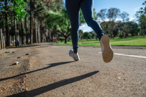 ランニングは顔痩せに効果的なのか？顔が太る原因や小顔になる3つのコツを解説！