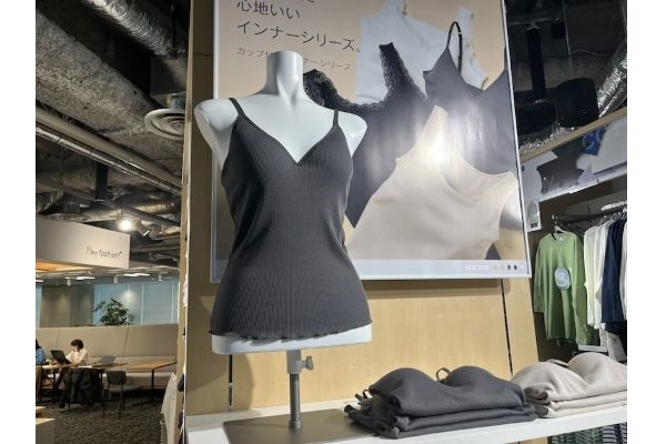 アダストリアが新ブランド「スマイルシードストア」をローンチし、ベーシックウェア市場に参入