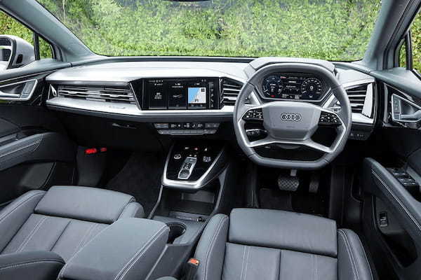 【最新モデル10番勝負！／JUDGE 06】ハンドリング性能で選ぶ電動RWDクーペSUV【ボルボC40×アウディQ4】