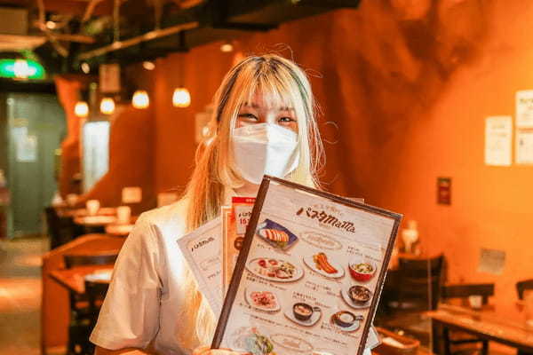 『パスタmama 新宿店』は、平日ランチがお得！16時まで18種類のオリジナルパスタがサラダ・ドリンク付きで、さらに大盛り無料！