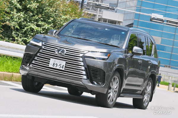 広い室内空間を贅沢に使った4人乗りのレクサス製ミニバン「LM」とSUV「LX」を比較