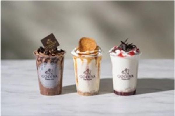 GODIVA caféより、「デザートドリンク 生ガトーショコラ」「デザートドリンク 生チーズケーキ ラズベリーソース」「デザートドリンク キャラメルスイートポテト」を9月6日（水）発売