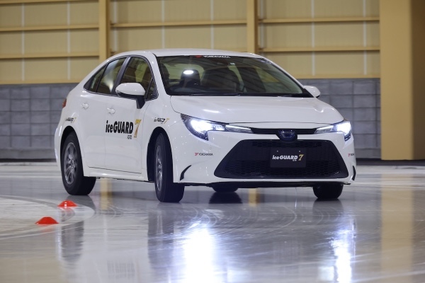氷に雪に永く効く 横浜ゴム「アイスガード7」の技術に迫る